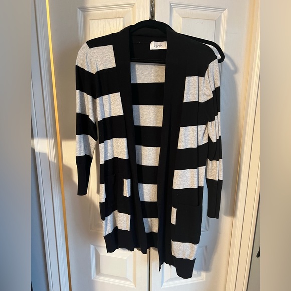Black and white striped Cardigan - Picture 1 of 1